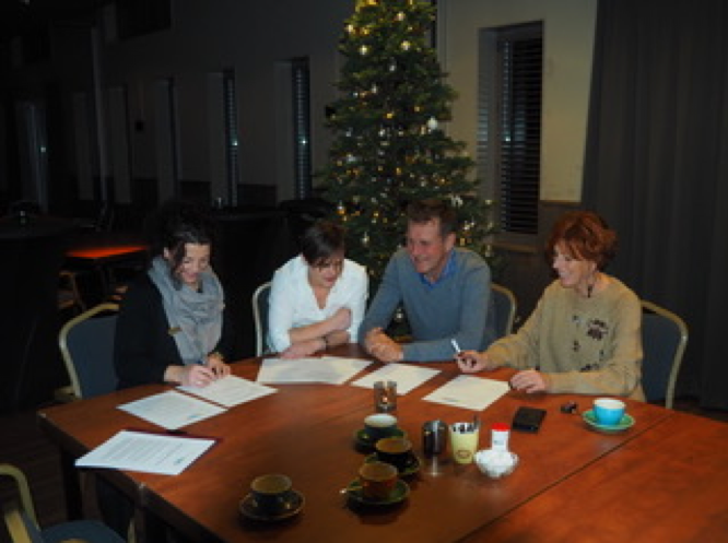 Voorgenomen besluit Samenlevingsschool/Kindcentrum Holwerd getekend.